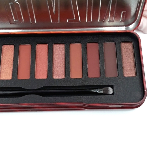 W7 BLAZIN' Neutrals on fire. Eyeshadow Palette. - Picture 6 of 8